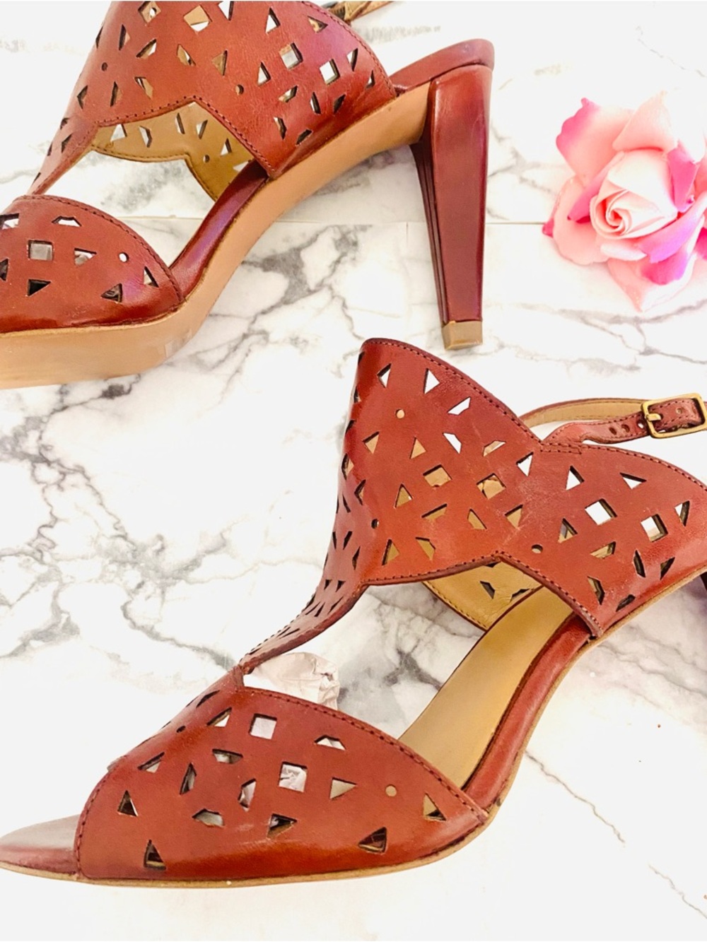 💕Banana Republic Laser Cut 4” Heels SZ 8.5 - Picture 5 of 13